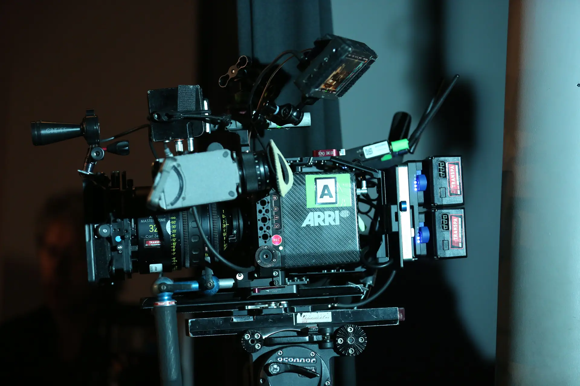 Close-up eines professionellen ARRI-Kamera-Rigs für intime Nahaufnahmen
