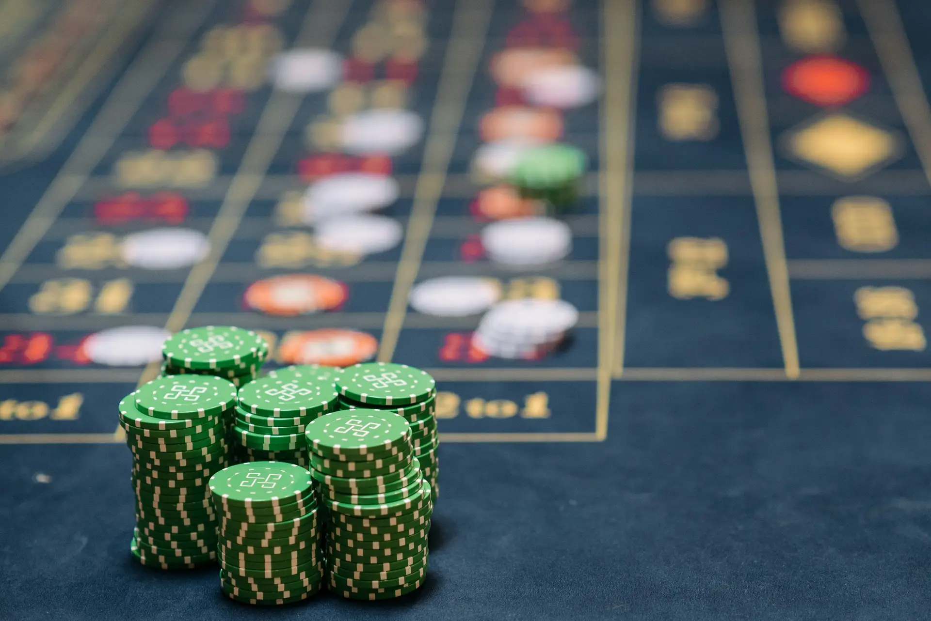 Pokerchips im Fokus zu Rounders